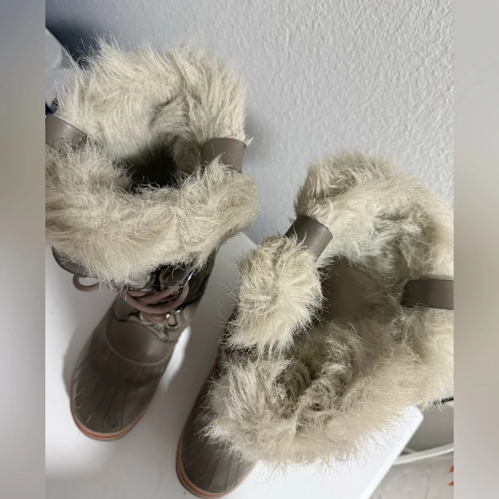 Sorel Women's Tan and White Winter Boots - Picture 6 of 9